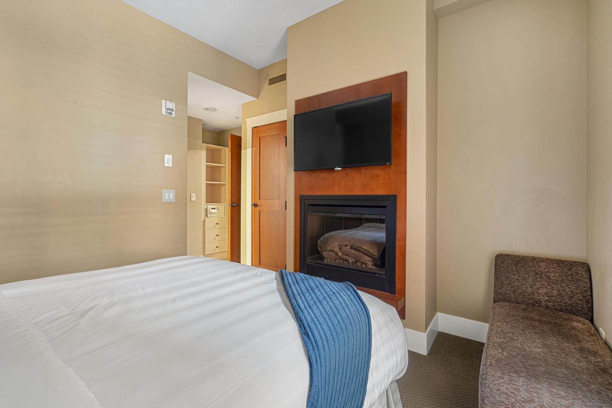 Adventurer'S Escape~ Mountain Luxury Resort Canmore Exterior photo