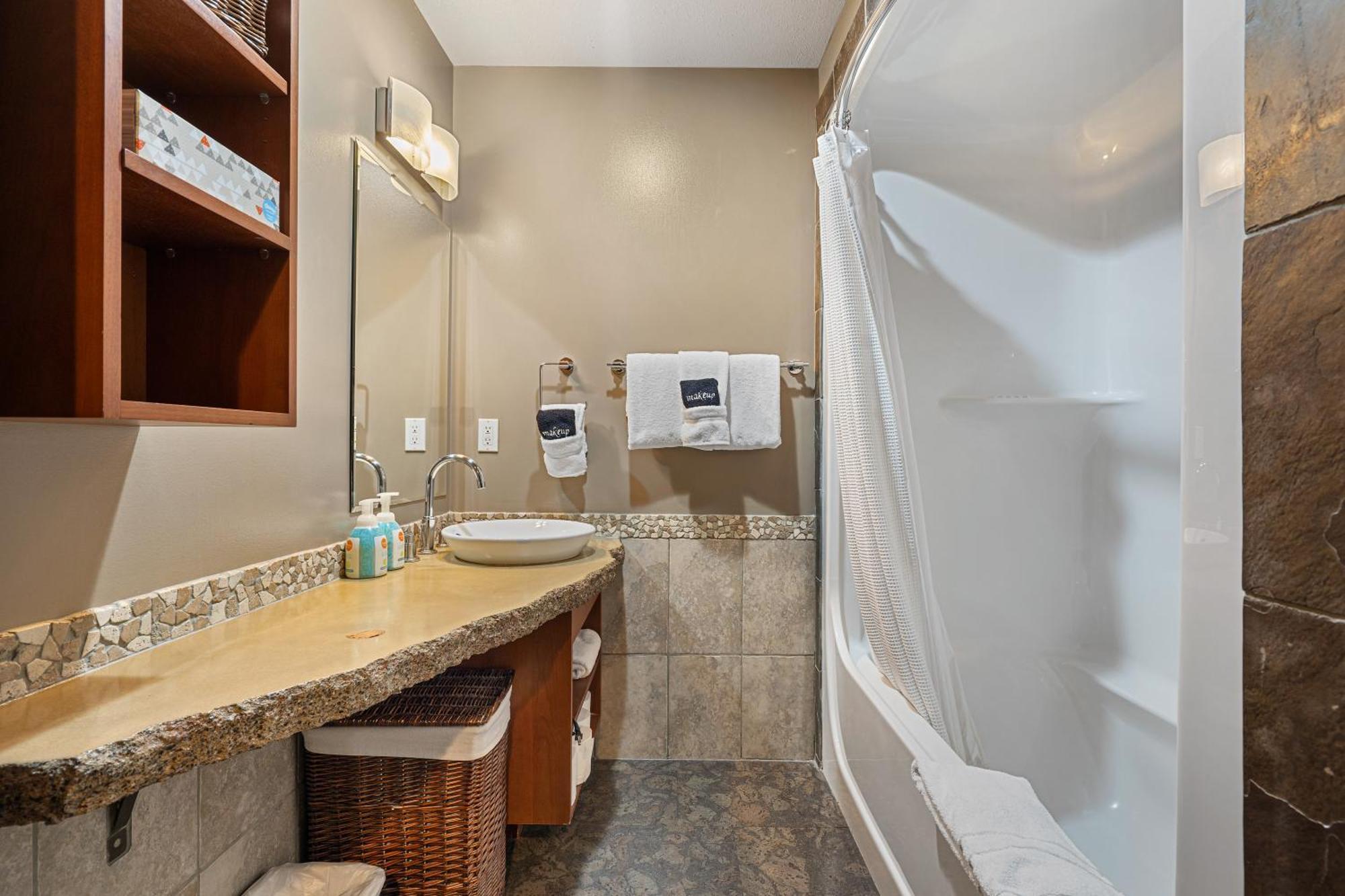 Adventurer'S Escape~ Mountain Luxury Resort Canmore Exterior photo