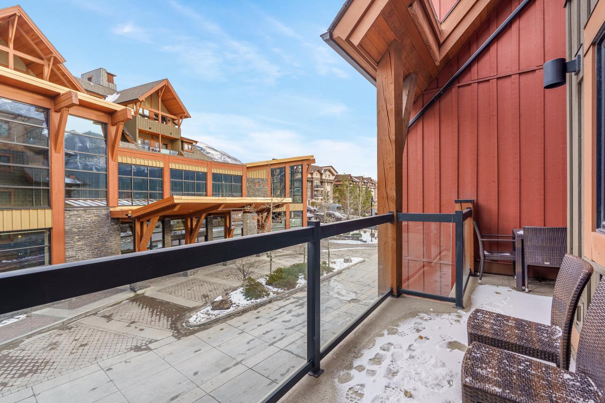 Adventurer'S Escape~ Mountain Luxury Resort Canmore Exterior photo